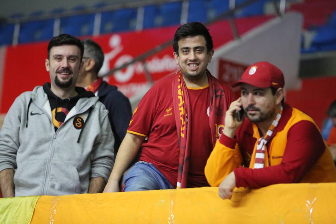 Galatasaray taraftarının çabası yetmedi. Sarı-kırmızılılar 3-1 mağlup oldu 4